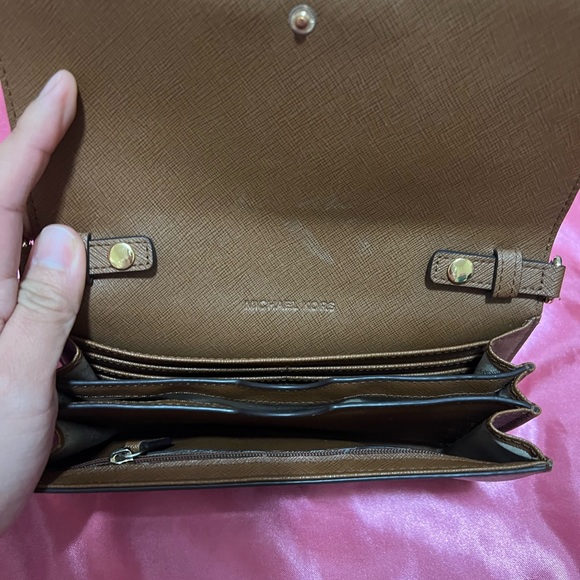 Michael Kors crossbody brown camel colour - Picture 7 of 7